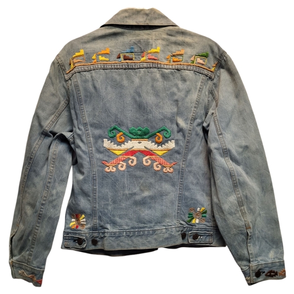 Vintage Levi's Mens Light Blue Denim Jacket w/ Southwestern Embroidery - Size 40 - Picture 2 of 10